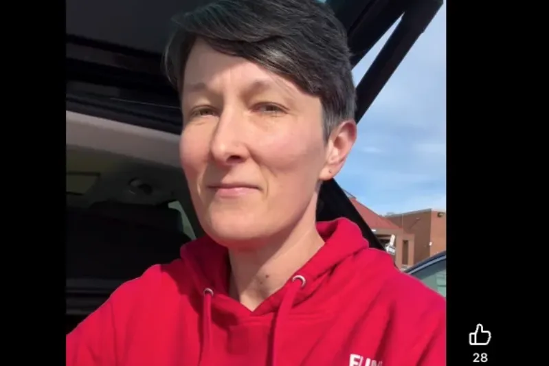 Jen Saarinen having Lunch in the Trunk
