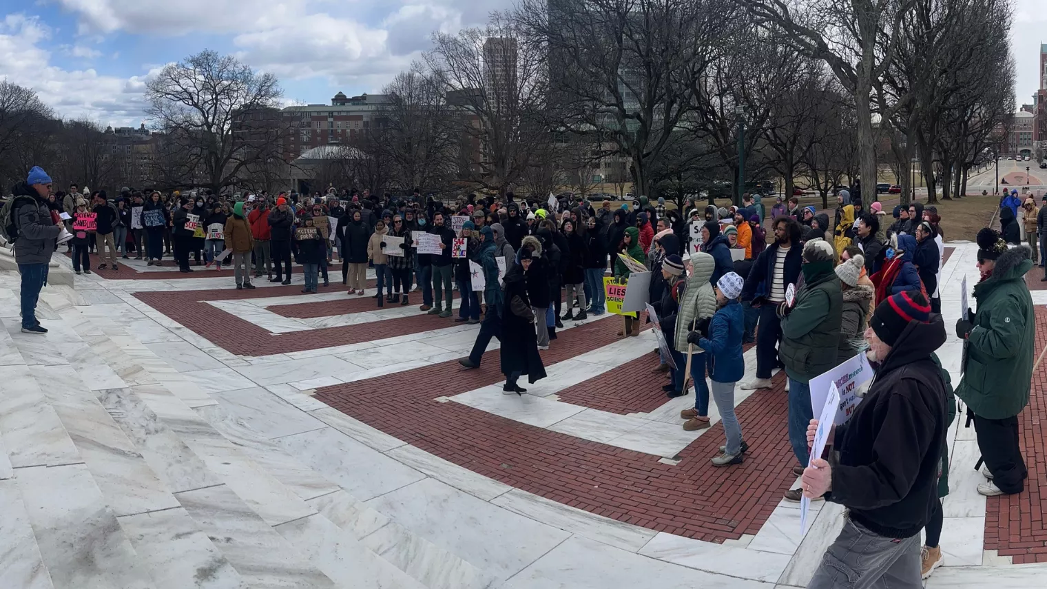 RIDOH PSA member leads a chant