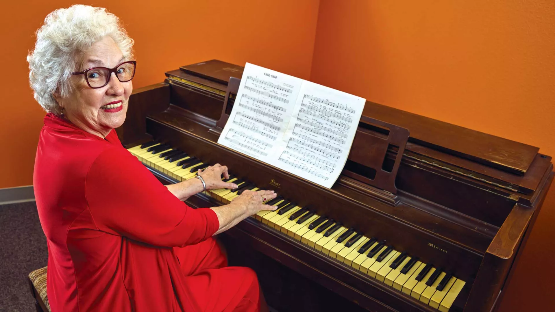 NEA-Retired Member Ruby Strickland playing piano.